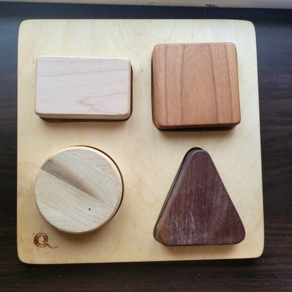 Montessori Wooden Shape Puzzle - Picture 2 of 4